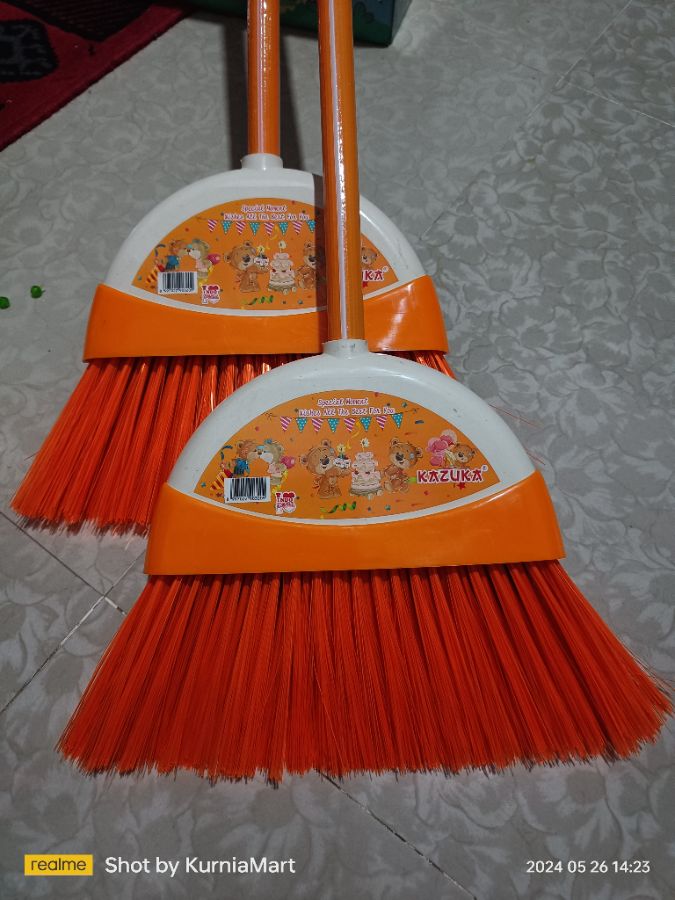 Sapu Plastik Kazuka orange