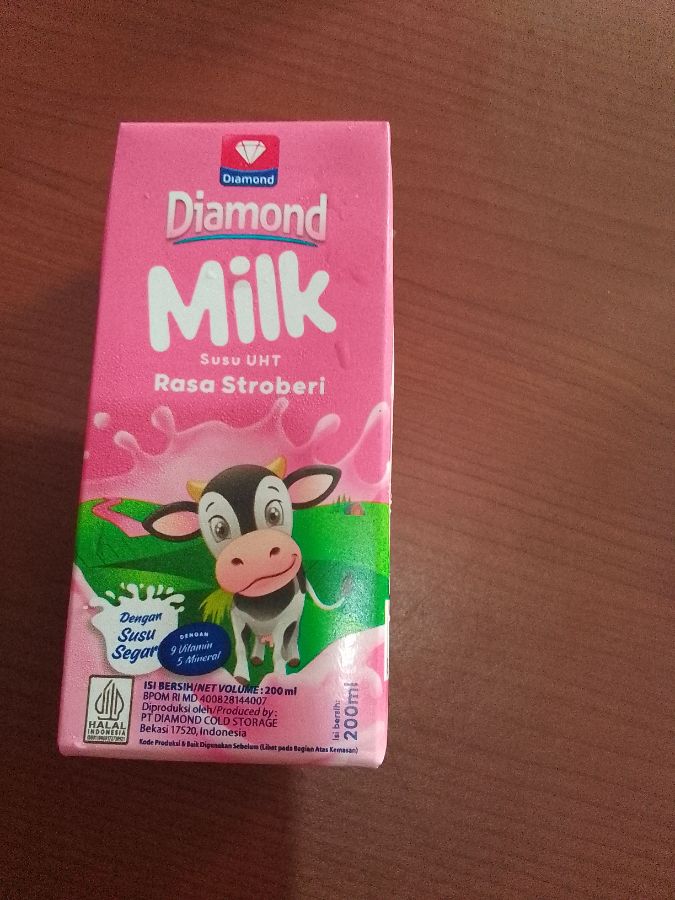 UHT MILK STRAWBERRY SLEEVE 200 ML