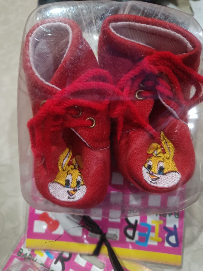 Sepatu bayi pakai tali