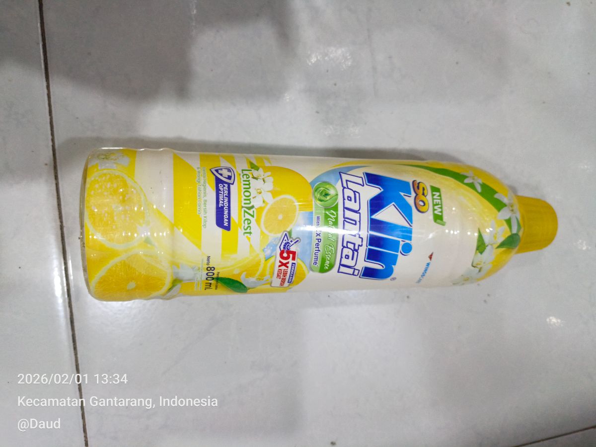 SoKlin lantai kuning botol 900ml