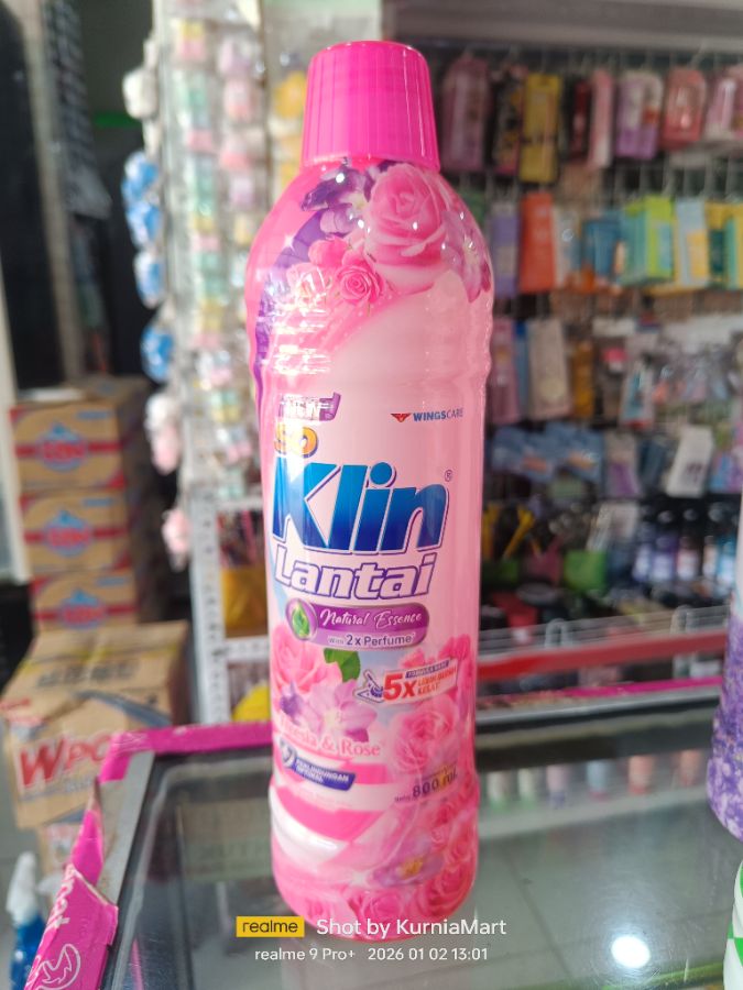 SoKlin lantai merah muda botol 800ml