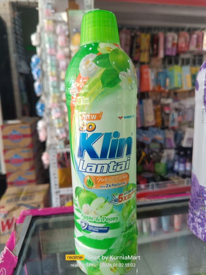 SoKlin lantai hijau muda botol 800ml