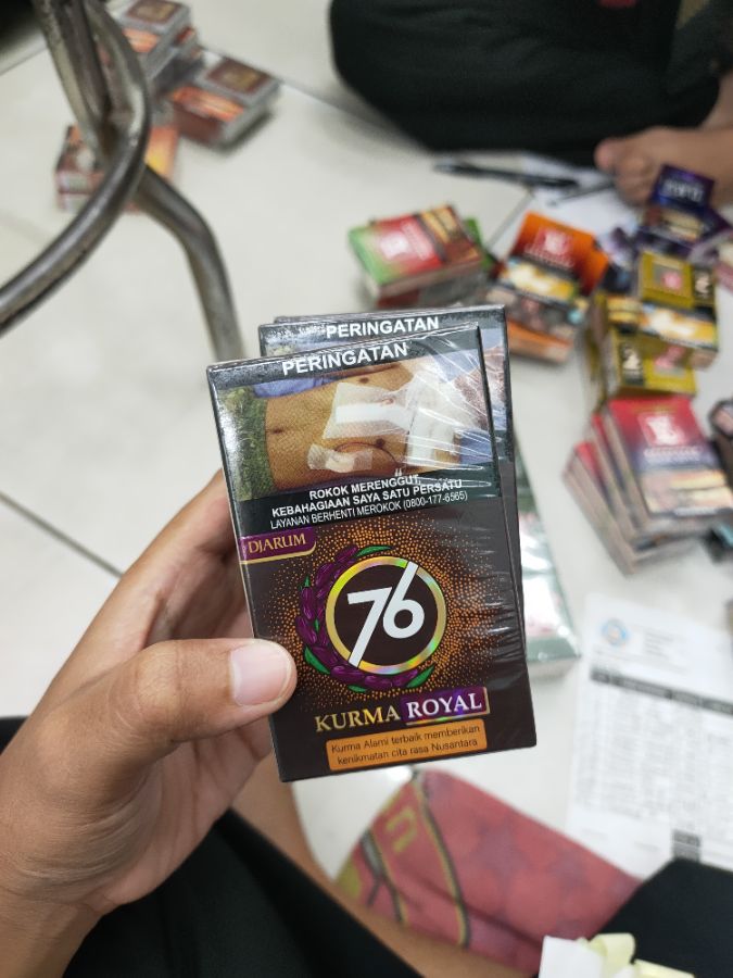 Rokok 76 kurma 
