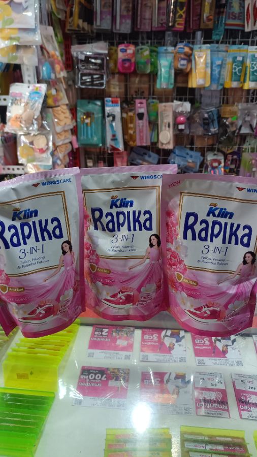 Rafika blossom pouch 300