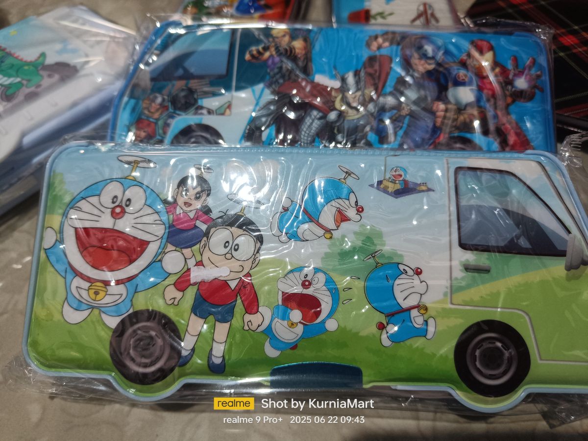 Tempat pensil motif mobil