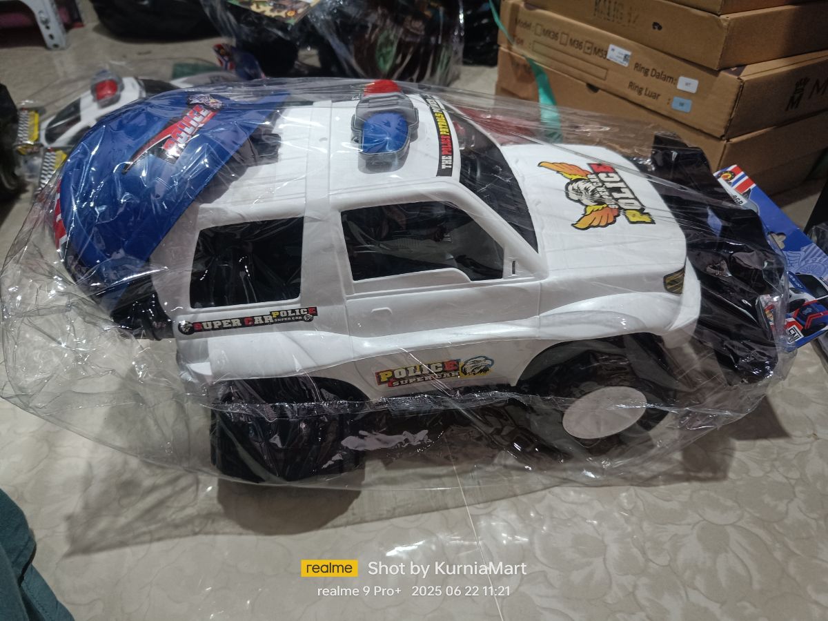 Mobil Jeep polisi/tentara b