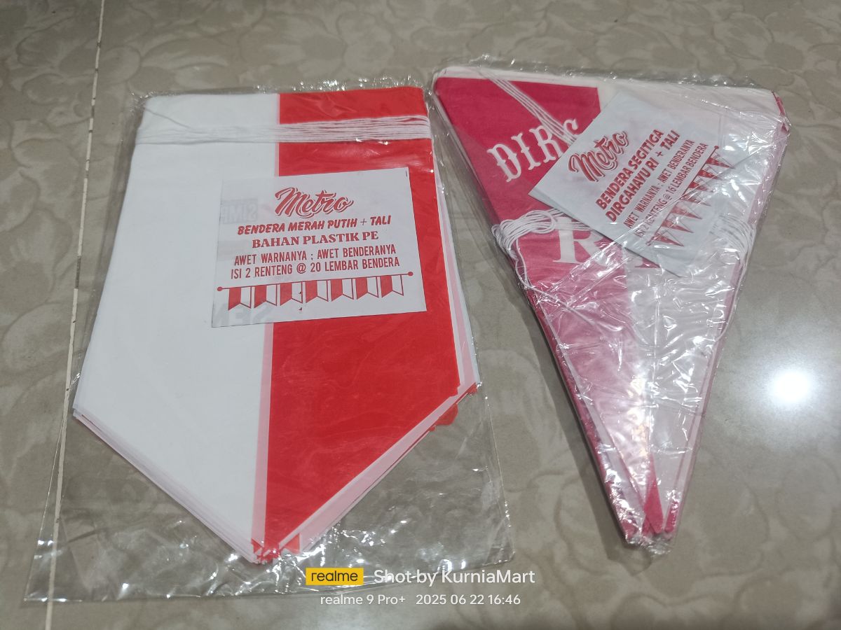 Bendera tali plastik segitiga