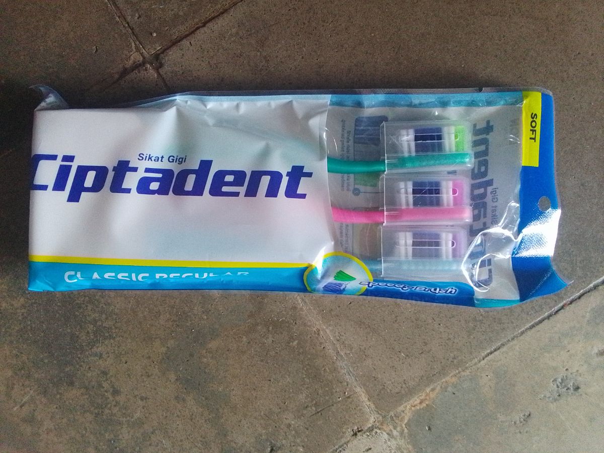 Ciptadent Sikat Gigi Classic isi 3