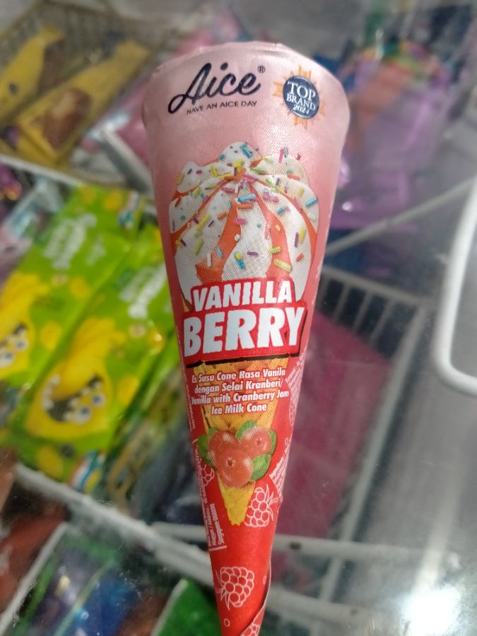 Aice vanilla berry cone