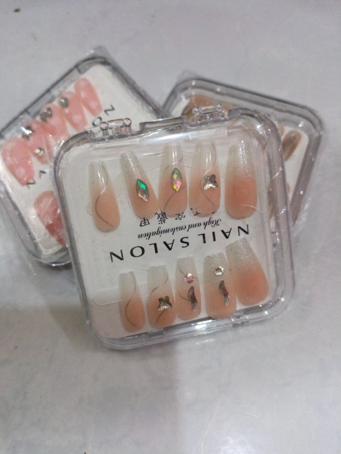 Kuku palsu  nail salon