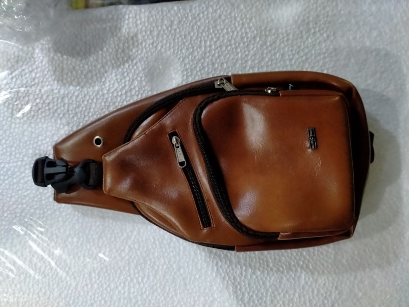 Tas salempang kulit