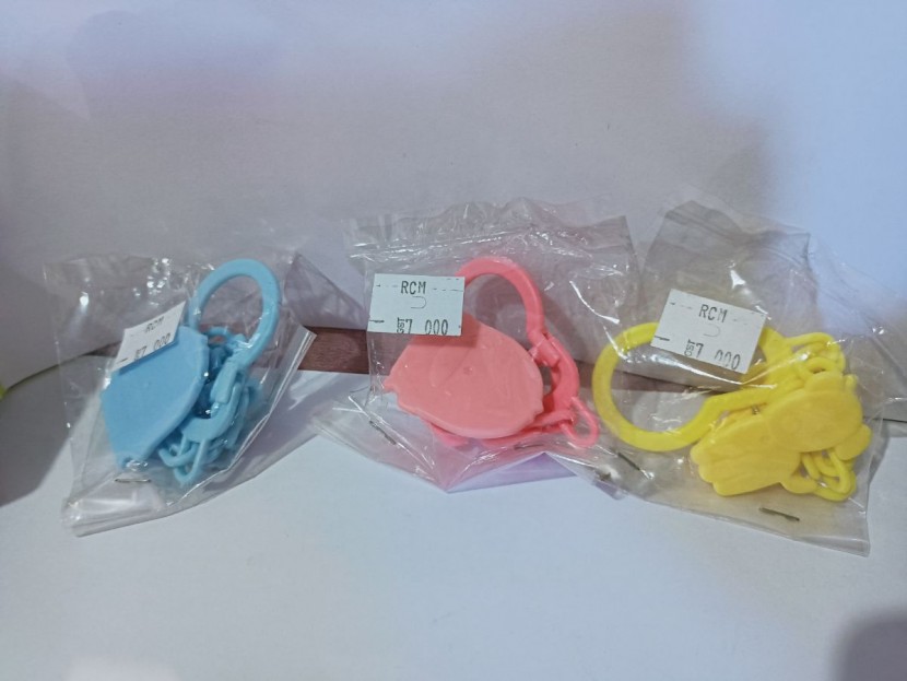 Rantai empeng dot bayi