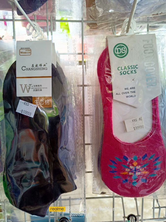 KAOS KAKI TUMIT