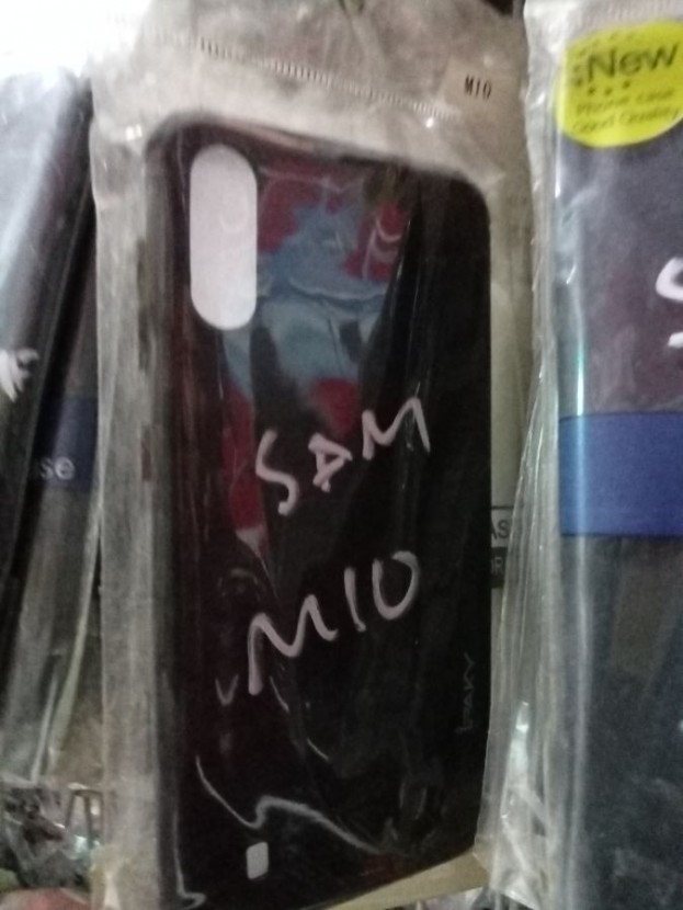 SAMSUNG M10