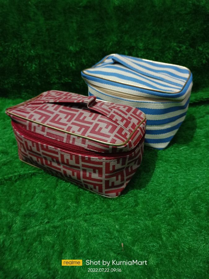 TAS KOSMETIK KOTAK/GARIS