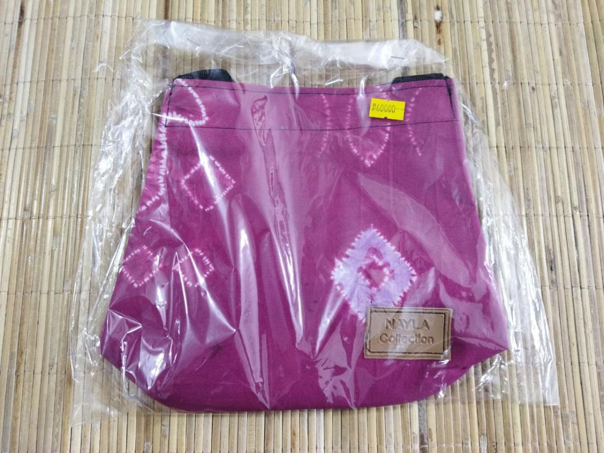 TAS MAKAN DENGAN TALI PANJANG NAYLA