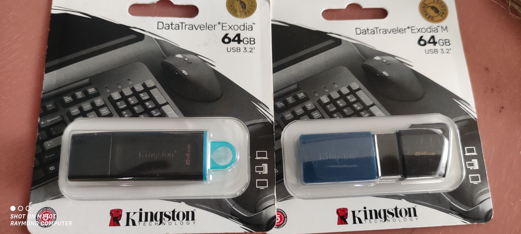 Kingston 64Gb Biru hitam 