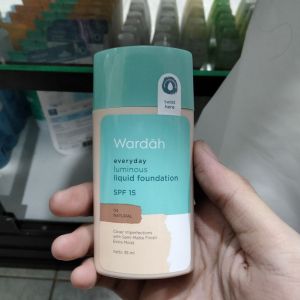 Wardah Everyday Luminous Liquid Foundation SPF 15 No.04 Natural 35ml