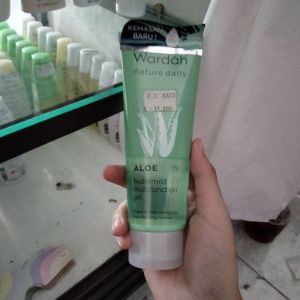 Wardah Nature Daily Aloe Hydramild Multifunction Gel 100ml