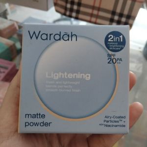 Wardah Lightening Matte Powder No.03 Warm Ivory