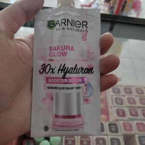 Garnier Skin Naturals Sakura Glow Hyaluron Booster Serum