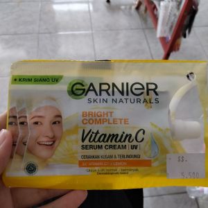 Garnier Skin Naturals Bright Complete Vitamin C Serum Cream