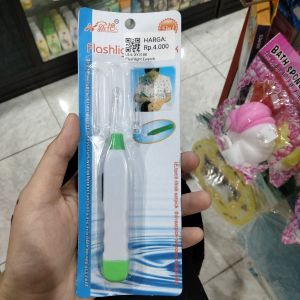 Flashlight Earpick 