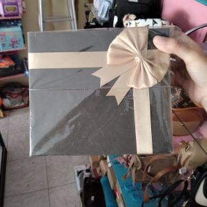 Box Kado Hitam Pita Gold