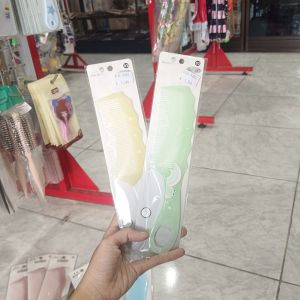 Cute Girl Sisir Gagang Besar