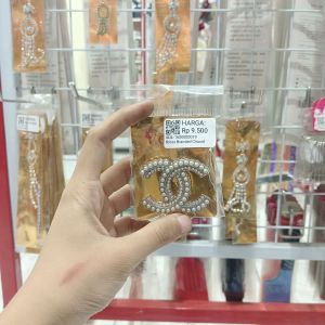 Bross Branded Chanel Mutiara