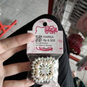 Ikat Rambut Mutiara *
