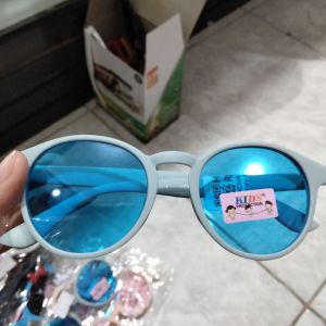 Kacamata Anak Biru