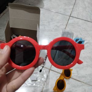 Kacamata Anak Merah