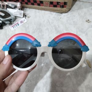 Kacamata Anak Pelangi 