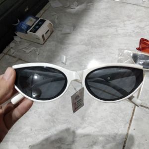 Kacamata Wanita Oval Putih 