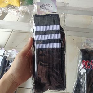 Kaos Kaki Fashion Motif Garis