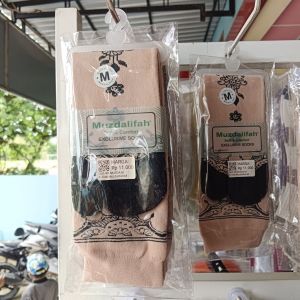 Kaos Kaki Muzdalifah M