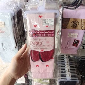 Kaos Kaki Reata Motif