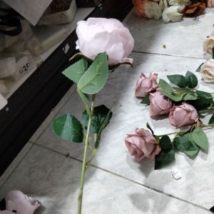 Bunga rose bludru baby pink