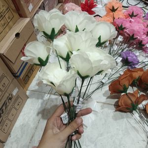 Bunga Kuntum Rose Putih