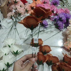 Bunga Kuntum Rose Coklat