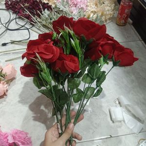 Bunga Rose Merah