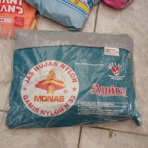 Jas Hujan Monas Amira Gamis
