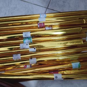 Kertas Metalik Emas