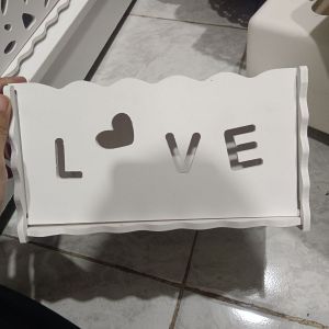 Kotak Tisu Love