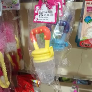 Gigitan Buah Bayi