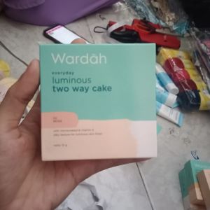 Wardah Everyday Luminous Two Way Cake No.02 Beige