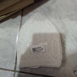 Peci Marcan Putih