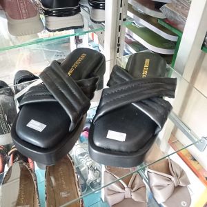 Nafisa Sandal Fashion/Hitam/36