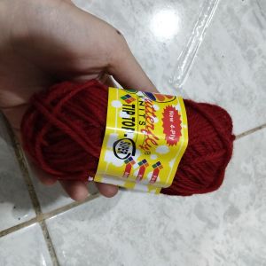 Benang Wol/ Maroon